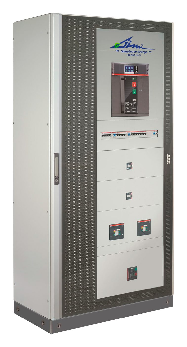 Painel System Pro E Power com porta frontal e disjuntor aparente, em gabinete cinza